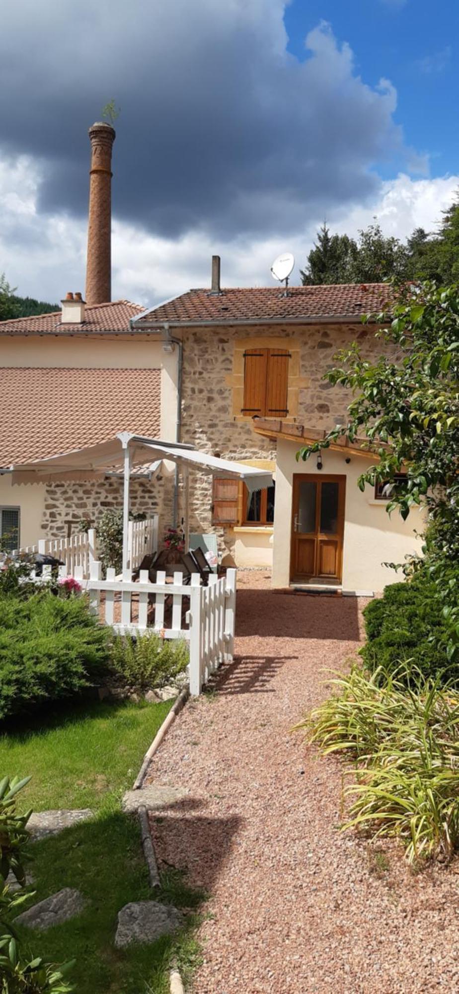Joli Gite Rural Dans Un Havre De Paix Saint-Bonnet-le-Troncy Exterior photo